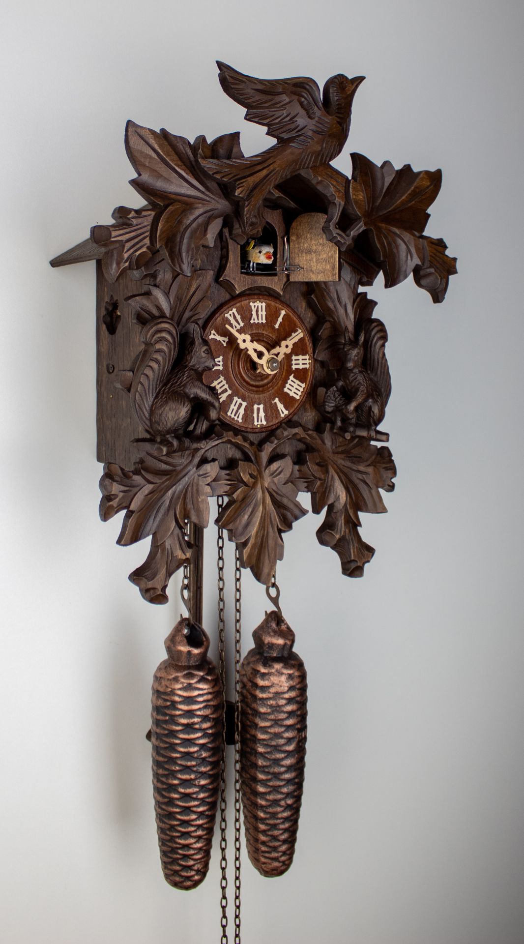 8 Days Cuckoo Clock with squirrel pair and vine leaves and bird 8027dbr
